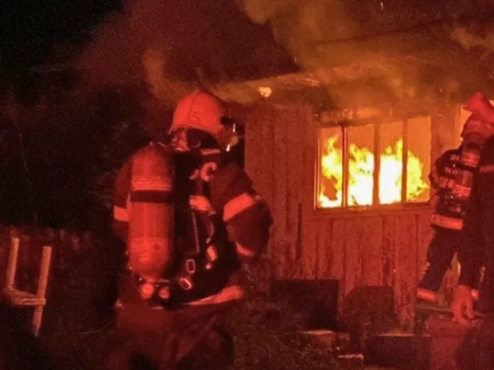 Casa abandonada pega fogo em Fraiburgo