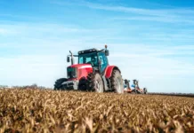 Mecanização agrícola vai das máquinas obsoletas às modernas