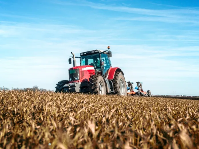 Mecanização agrícola vai das máquinas obsoletas às modernas