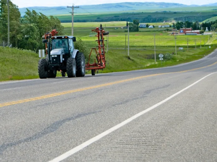 Lideranças pedem flexibilização do trânsito de máquinas agrícolas em rodovias