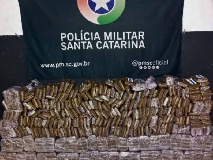 Polícia apreende 47 kg de drogas em empresa de político de SC