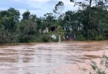 Chuvas desalojam 415 e desabrigam mais de 100 no Sul de SC