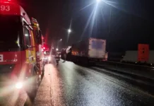 Três caminhões se envolvem em acidente na BR-116