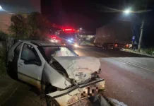 Colisão frontal em Tangará envolve carro e caminhão
