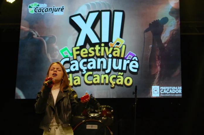 Bruna Miranda é a campeã do 12º Festival Caçanjurê da Canção