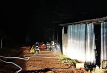Incêndio atinge barracão em propriedade no interior