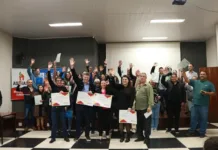 Prefeitura de Caçador entrega matrículas de 36 casas