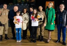 Mais de 270 alunos participam da formatura do PROERD