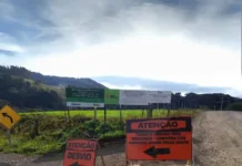 Obras na SC-465 entre Macieira e Arroio Trinta interrompem o trânsito