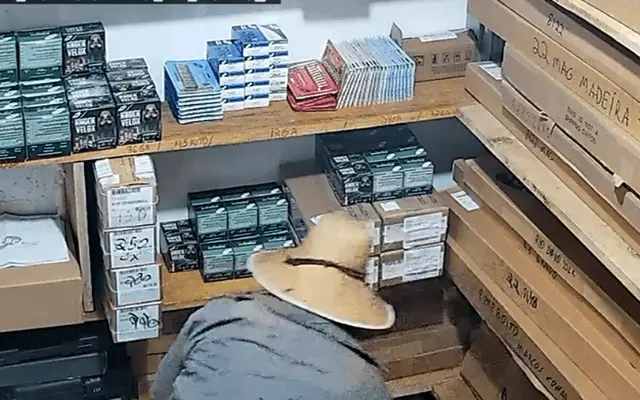 Bandidos assaltam clube de tiro levando munições e armas