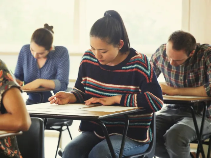 Mais de 54 mil candidatos participam do superconcurso de educação em SC