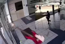 Jovem atira guitarra contra vidraça da Prefeitura de Caçador