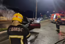 Veículo pega fogo em Fraiburgo