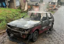 Veículo pega fogo em Curitibanos