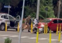 Motociclista em fuga entra na contramão e bate em outro veículo