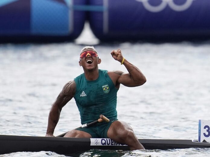 Isaquias Queiroz conquista prata e se torna 2º maior medalhista olímpico do Brasil