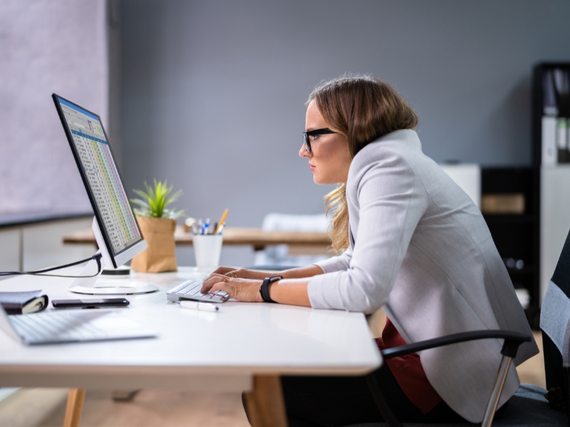 Má postura é uma das principais causas de afastamento do trabalho