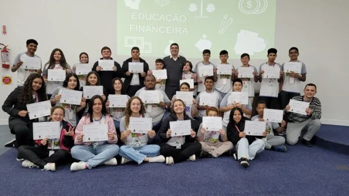 Vereadores mirins encerram etapas de capacitações sobre Educação Financeira