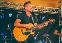 Cantor de Tangará lança clipe celebrando a cidade e o vinho