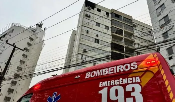 Idosa morre dentro de apartamento após incêndio