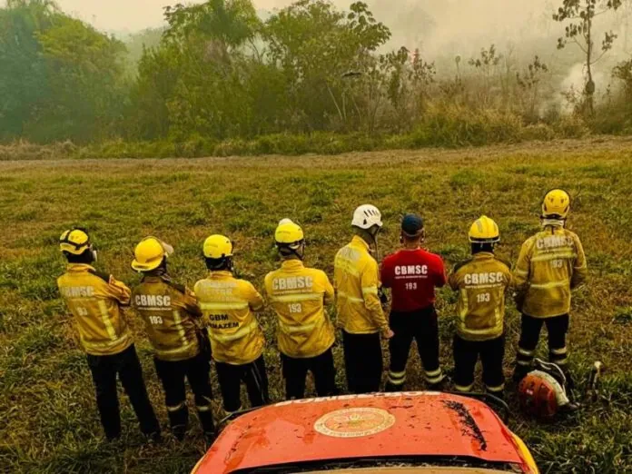 Bombeiros de SC intensificam combate a incêndios no Mato Grosso do Sul