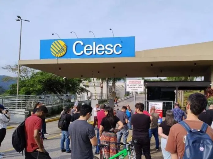 Trabalhadores da Celesc entram em greve nesta segunda (23)