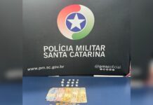 Motorista é preso com cocaína escondida no painel do carro