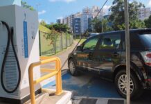 Celesc passa a cobrar recarga de veículos elétricos em suas estações