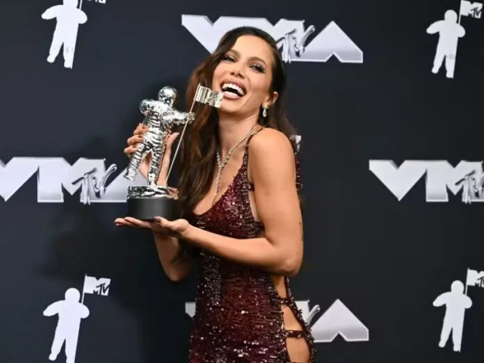 VMA 2024: Anitta conquista o prêmio de melhor videoclipe latino