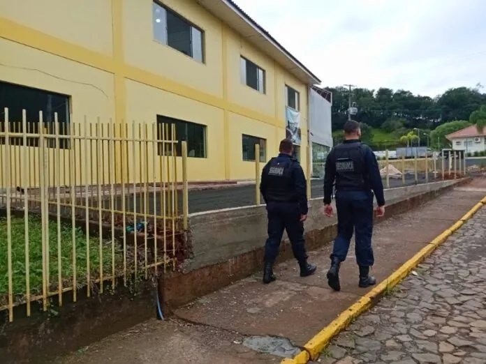 Agente de segurança municipal evita tragédia em escola