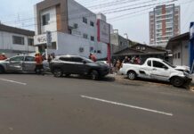 Acidente no centro de Caçador envolve três carros