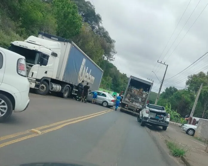 Acidente fecha parte de rodovia em Caçador