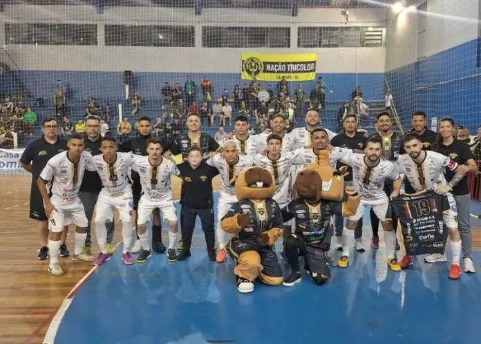 Equipes entram em quadra para jogos decisivos no Catarinense de Futsal