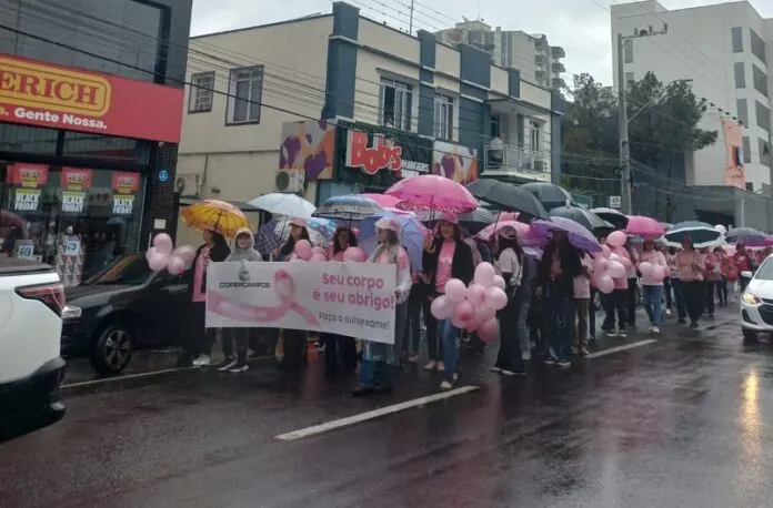 Caminhada de conscientização ao Câncer de Mama é realizada em Caçador