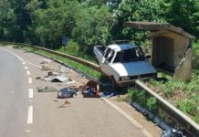 Pampa capota na SC-135, condutor foge e passageiro fica ferido