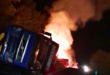 Carreta tomba e carga é consumida pelo fogo na BR-116