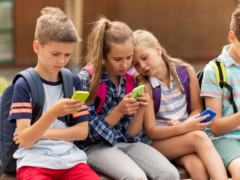 Projeto de Lei proíbe celulares nas escolas de SP