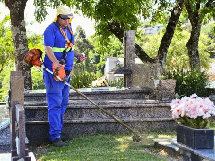 Videira intensifica cuidados nos cemitérios para o Dia de Finados