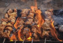 Homem morre por intoxicação após churrasco com amigos