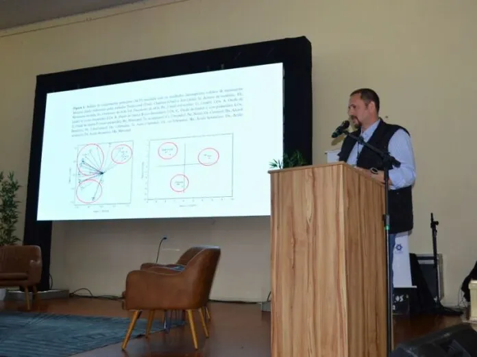 Pesquisador da Epagri Videira palestra no Simpósio de Vinhos de Altitude