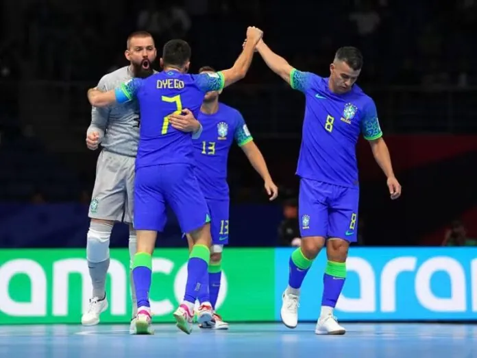 Brasil supera a Ucrânia e busca hexa na Copa do Mundo de Futsal