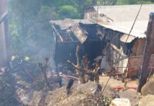 Incêndio em Videira atinge três casas, uma totalmente destruída
