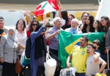 Avião com brasileiros do Líbano chega ao Brasil