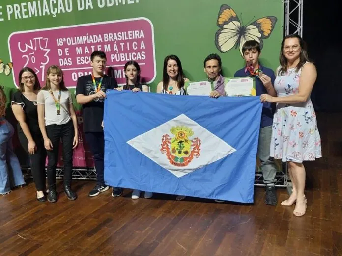 Estudantes de Videira recebem medalhas na Olimpíada Brasileira de Matemática