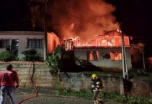 Mulher é condenada por incendiar casa com mãe e padrasto dentro