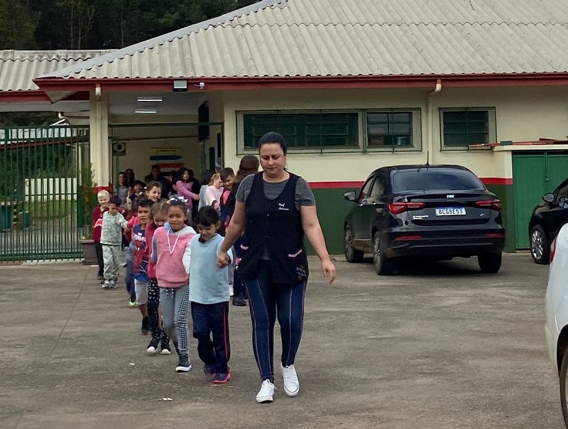 Bombeiros Voluntários simulam evacuação em escolas de Caçador