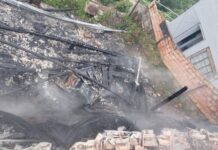 Incêndio destrói casa de madeira no bairro de Carli em Videira