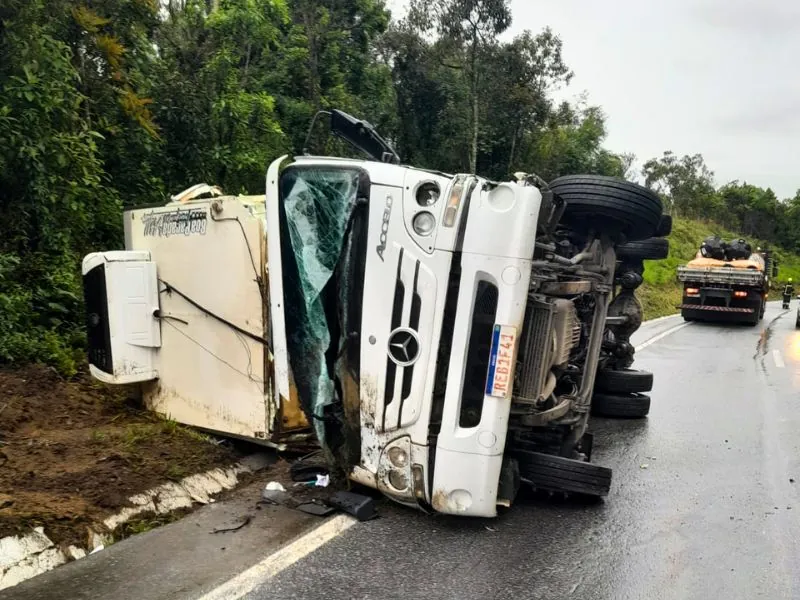 Carro da saúde de Fraiburgo sofre grave acidente na BR-282