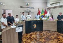 Vereadores pedem proteção no parquinho infantil da praça central de Tangará