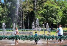 Para amenizar o calor, alunos aproveitam fonte do Parque Rio do Peixe